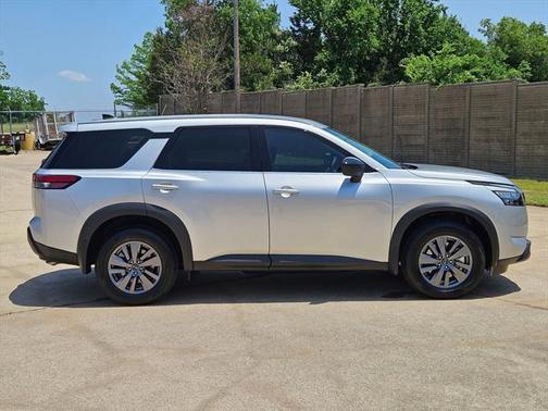 2025 Nissan Pathfinder S FWD