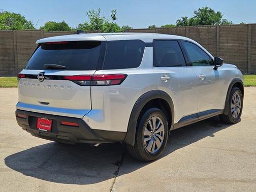 2025 Nissan Pathfinder S FWD