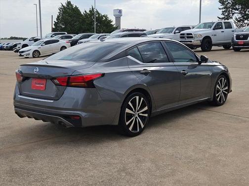 2022 Nissan Altima SR FWD