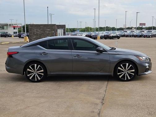2022 Nissan Altima SR FWD