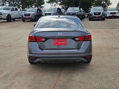 2022 Nissan Altima SR FWD