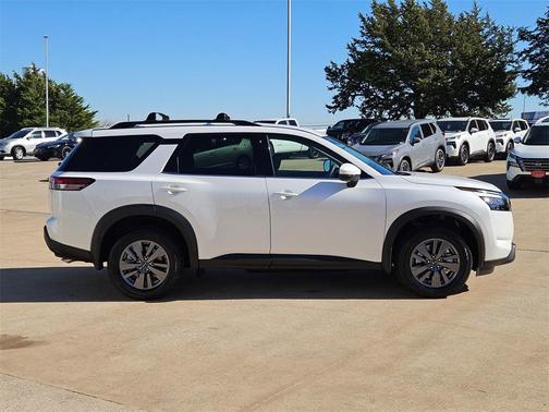 2025 Nissan Pathfinder SV FWD