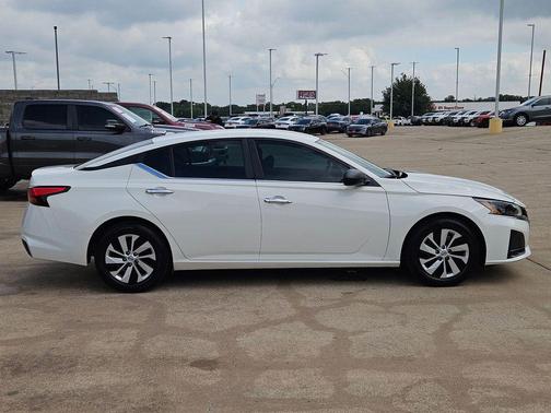 Glacier White 2025 Nissan Altima S FWD