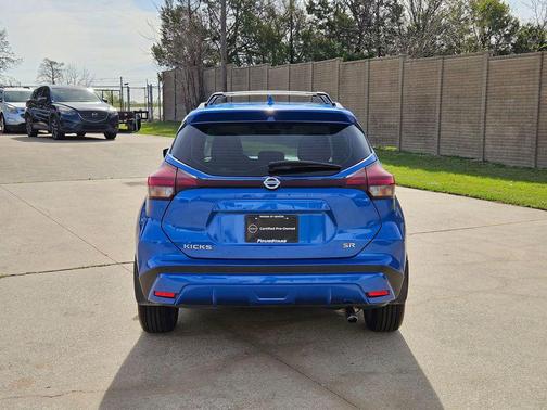 2021 Nissan Kicks SR