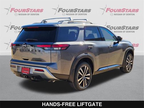 2025 Nissan Pathfinder Platinum FWD