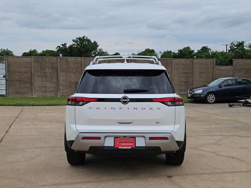 2025 Nissan Pathfinder SL FWD