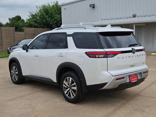 2025 Nissan Pathfinder SL FWD