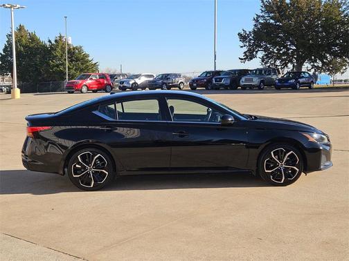 2023 Nissan Altima SR FWD