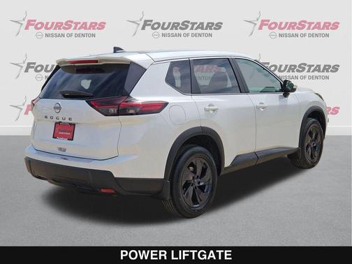 Everest White Pearl Tricoat 2026 Nissan Rogue SV