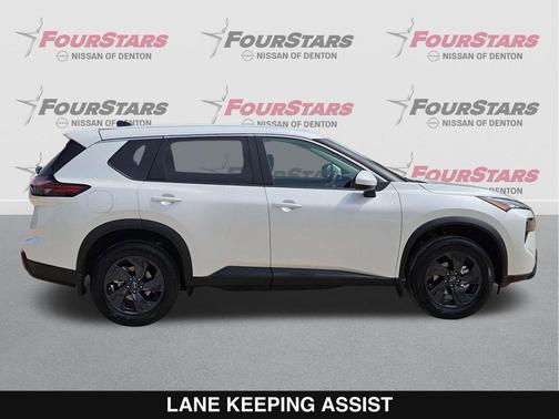 Everest White Pearl Tricoat 2026 Nissan Rogue SV
