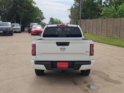 Glacier White 2024 Nissan Frontier SV