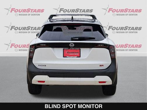 Aspen White/Super Black 2026 Nissan Kicks SR