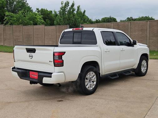 Glacier White 2022 Nissan Frontier SV