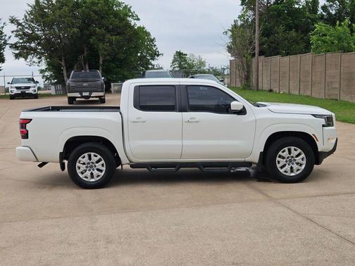 Glacier White 2022 Nissan Frontier SV