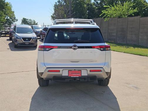 2025 Nissan Pathfinder Platinum FWD