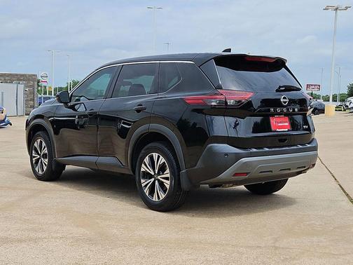 Super Black 2022 Nissan Rogue SV