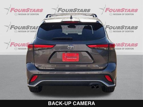 Magnetic Gray Metallic 2022 Toyota Highlander XSE