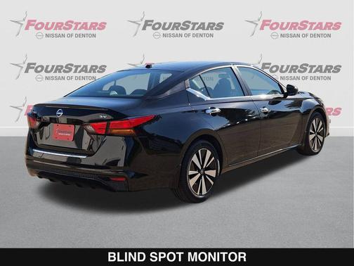 Super Black Clearcoat 2022 Nissan Altima 2.5 SV