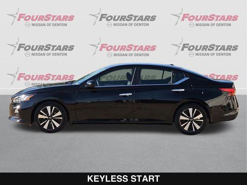 Super Black Clearcoat 2022 Nissan Altima 2.5 SV