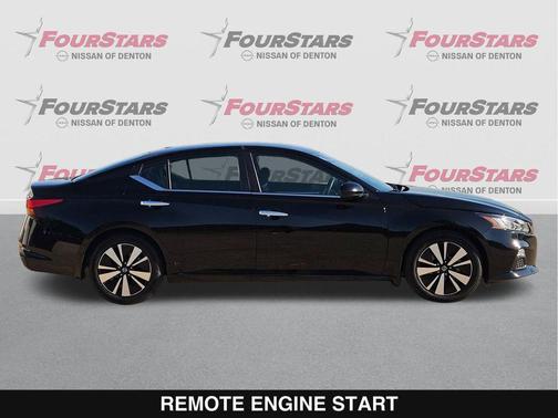 Super Black Clearcoat 2022 Nissan Altima 2.5 SV