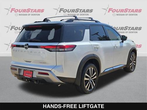 2025 Nissan Pathfinder Platinum FWD