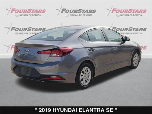 2019 Hyundai ELANTRA SE