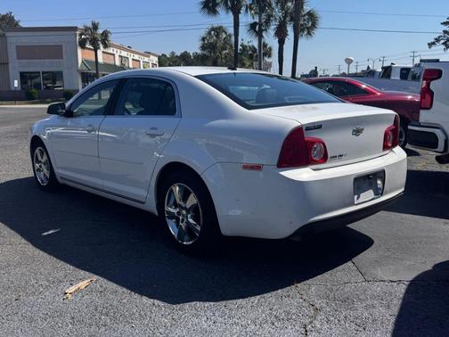 Summit White 2011 Chevrolet Malibu 2LT
