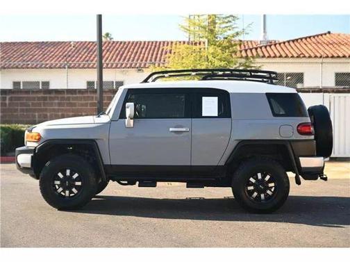 2014 Toyota FJ Cruiser Base