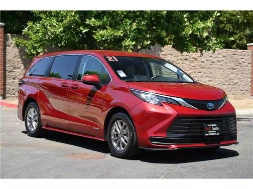 2021 Toyota Sienna LE