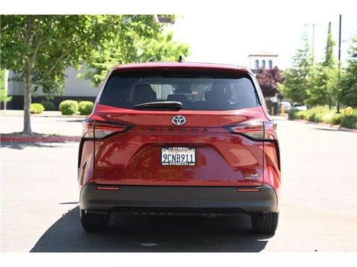 2021 Toyota Sienna LE