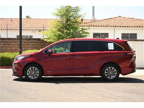 2021 Toyota Sienna LE