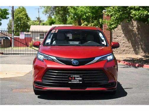 2021 Toyota Sienna LE