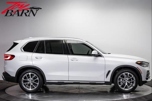 Mineral White Metallic 2022 BMW X5 xDrive40i
