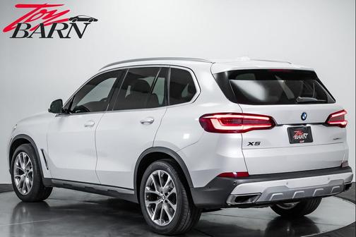 Mineral White Metallic 2022 BMW X5 xDrive40i