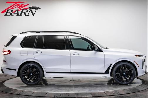2024 BMW X7 M60i