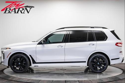 2024 BMW X7 M60i