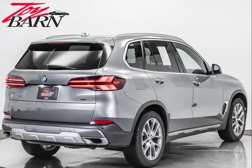 Skyscraper Grey Metallic 2024 BMW X5 xDrive40i