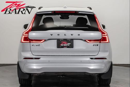 2022 Volvo XC60 B5 Momentum