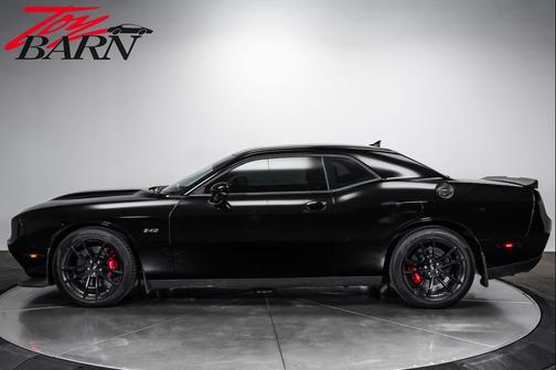 Pitch Black Clearcoat 2023 Dodge Challenger R/T
