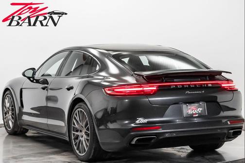 2018 Porsche Panamera 4