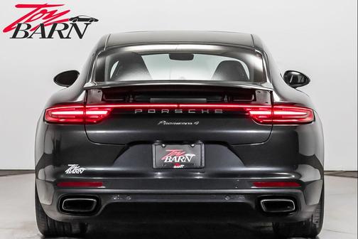 2018 Porsche Panamera 4