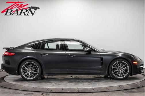 2018 Porsche Panamera 4