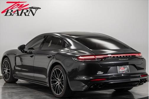 2022 Porsche Panamera 4 Platinum Edition