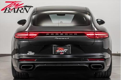 2018 Porsche Panamera 4
