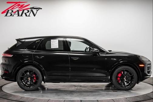 2025 Porsche Cayenne GTS