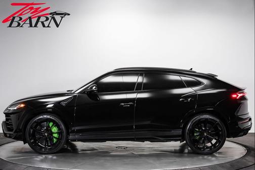 Black 2022 Lamborghini Urus Base