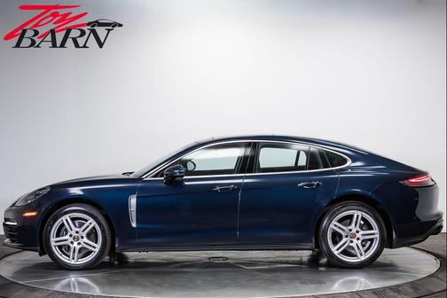 Gentian Blue Metallic 2022 Porsche Panamera 4 Platinum Edition