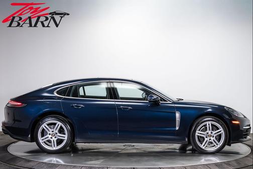 Gentian Blue Metallic 2022 Porsche Panamera 4 Platinum Edition