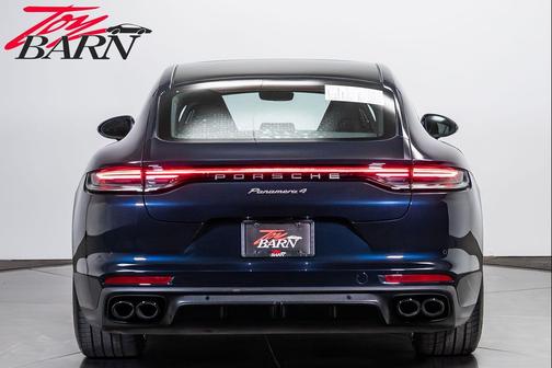 Gentian Blue Metallic 2022 Porsche Panamera 4 Platinum Edition