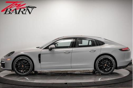 2022 Porsche Panamera 4